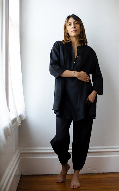Atelier Tunic in Noir Handkerchief Linen