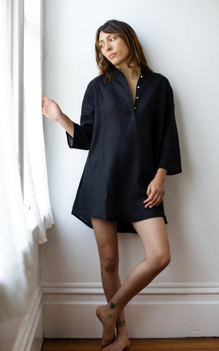 Atelier Tunic in Noir Handkerchief Linen