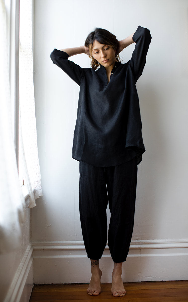 Atelier Tunic in Noir Handkerchief Linen