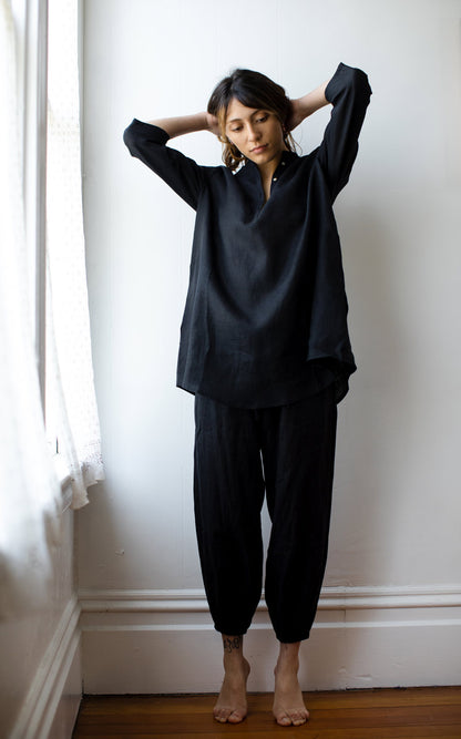 Atelier Tunic in Noir Handkerchief Linen