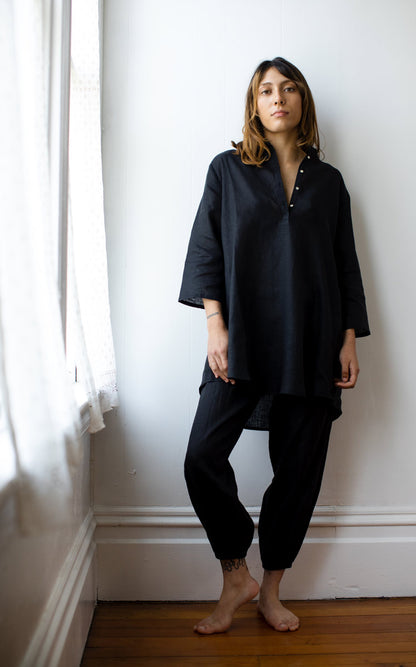 Atelier Tunic in Noir Handkerchief Linen