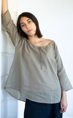 Gardener's Top in Paper Thin Olive